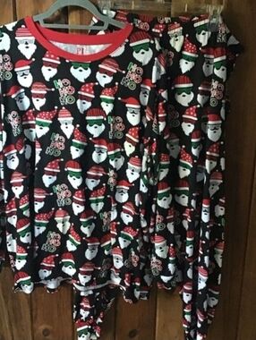 Women’s Black Santa Print Holiday Pajama Set